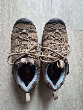 KEEN Waterproof Hiking Shoes Womens 5.5 Trail Outdoor Brown Low Top